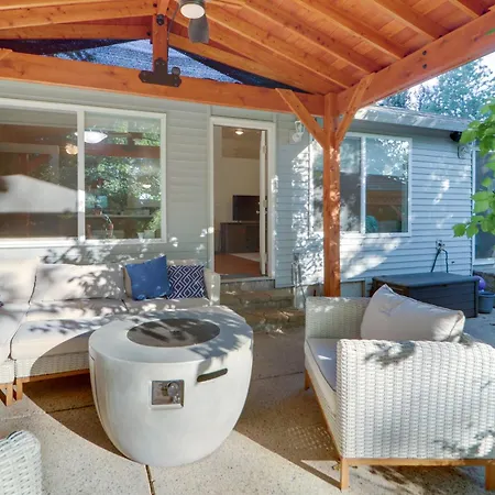 Beautiful Pet-Friendly Washougal Home With Fire Pit!